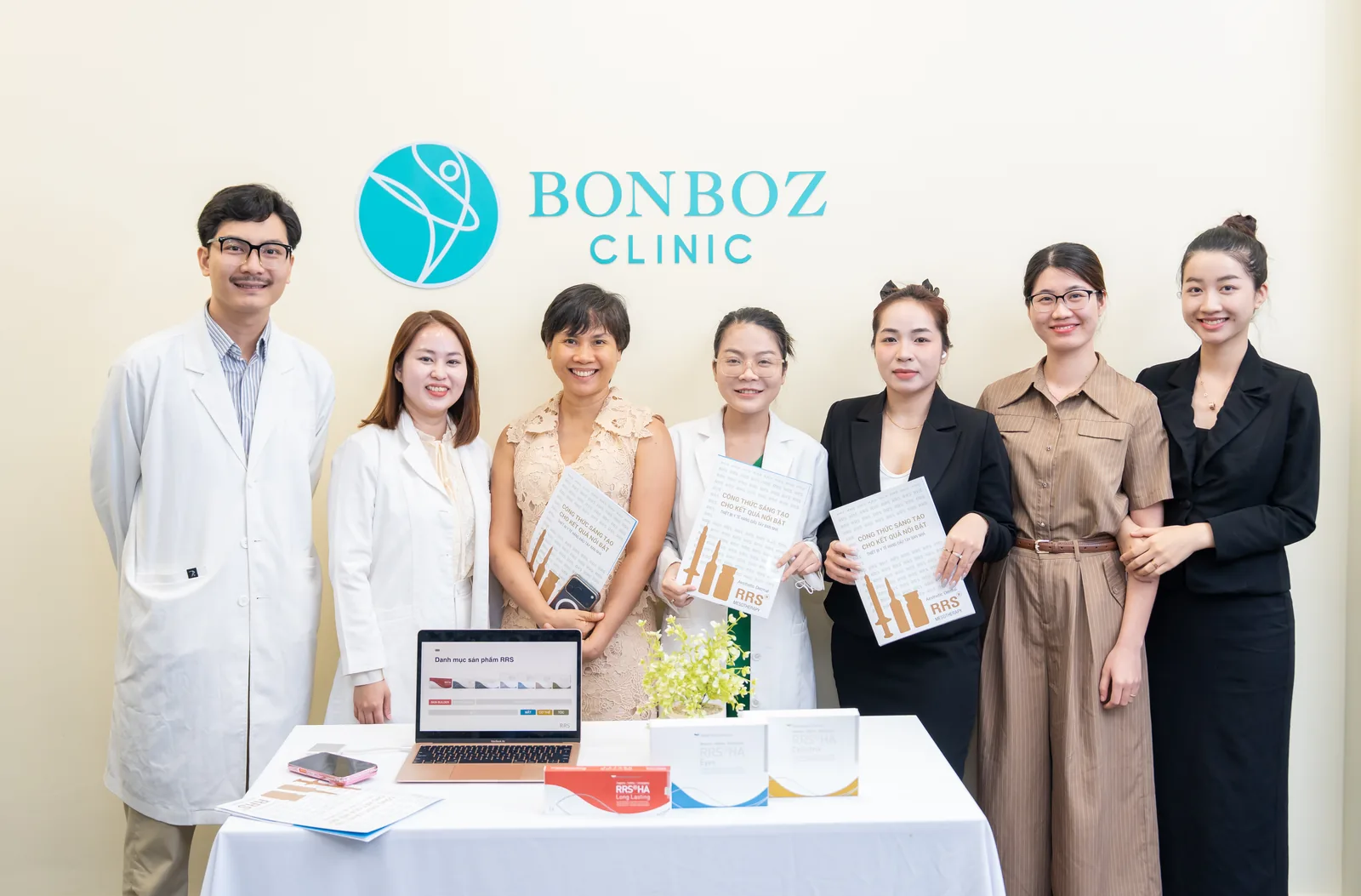 Đội ngũ BonBoz tại buổi chuyển giao công nghệ