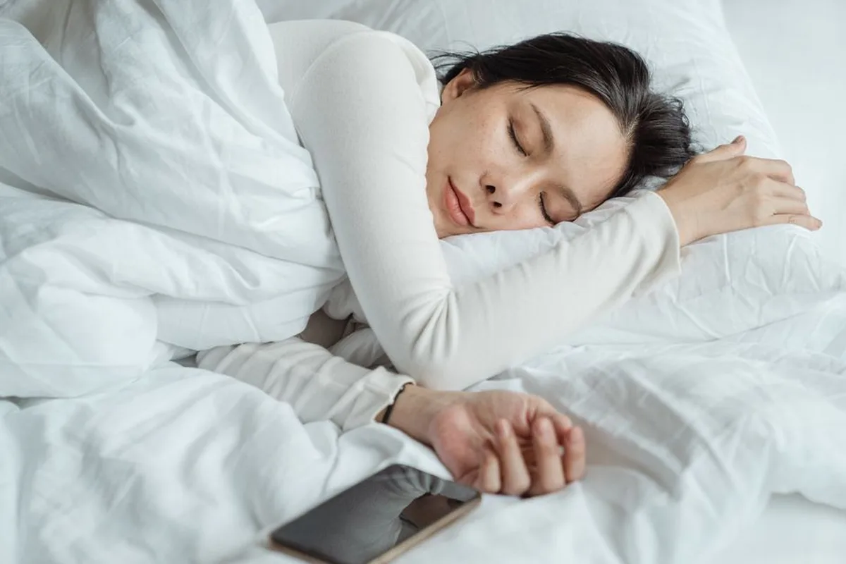 Cắt mí xong nên nằm ngủ tư thế nào? Có cần gối cao không?
