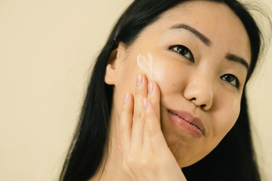Sẹo rỗ đáy nhọn, đáy vuông, đáy tròn khác nhau thế nào? Loại nào khó điều trị hơn?