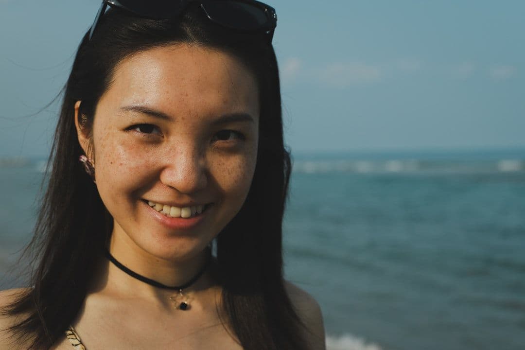 Cách dùng kem chống nắng đúng sau điều trị thẩm mỹ: bôi lại bao nhiêu lần